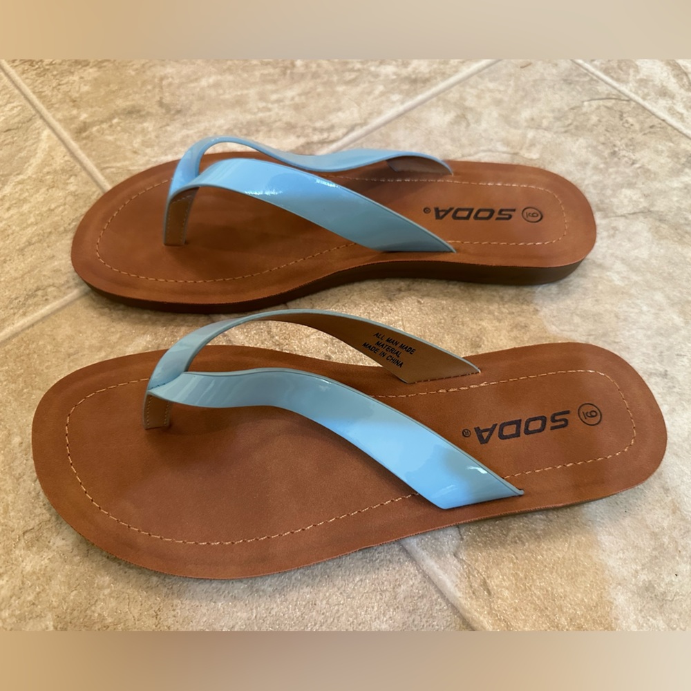 New in Box Soda Ella Flop Flop Sandals 9